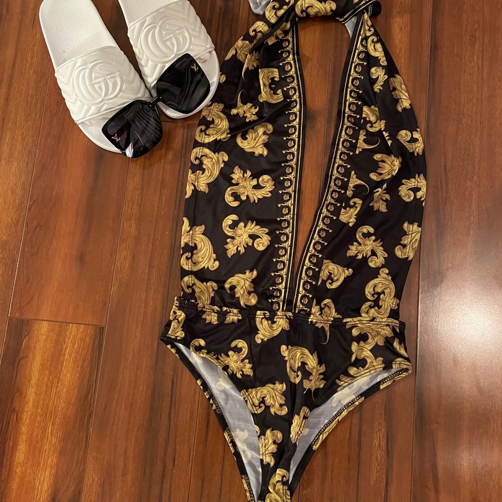 Brand new deep v plunge Versace print bikini